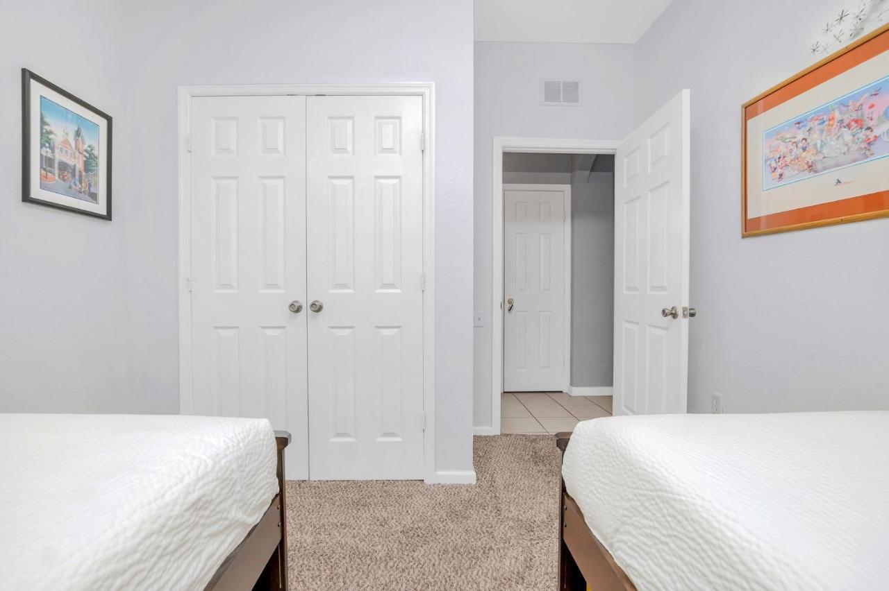 Updated Lakeview Condo, Minutes From Disney オーランド エクステリア 写真